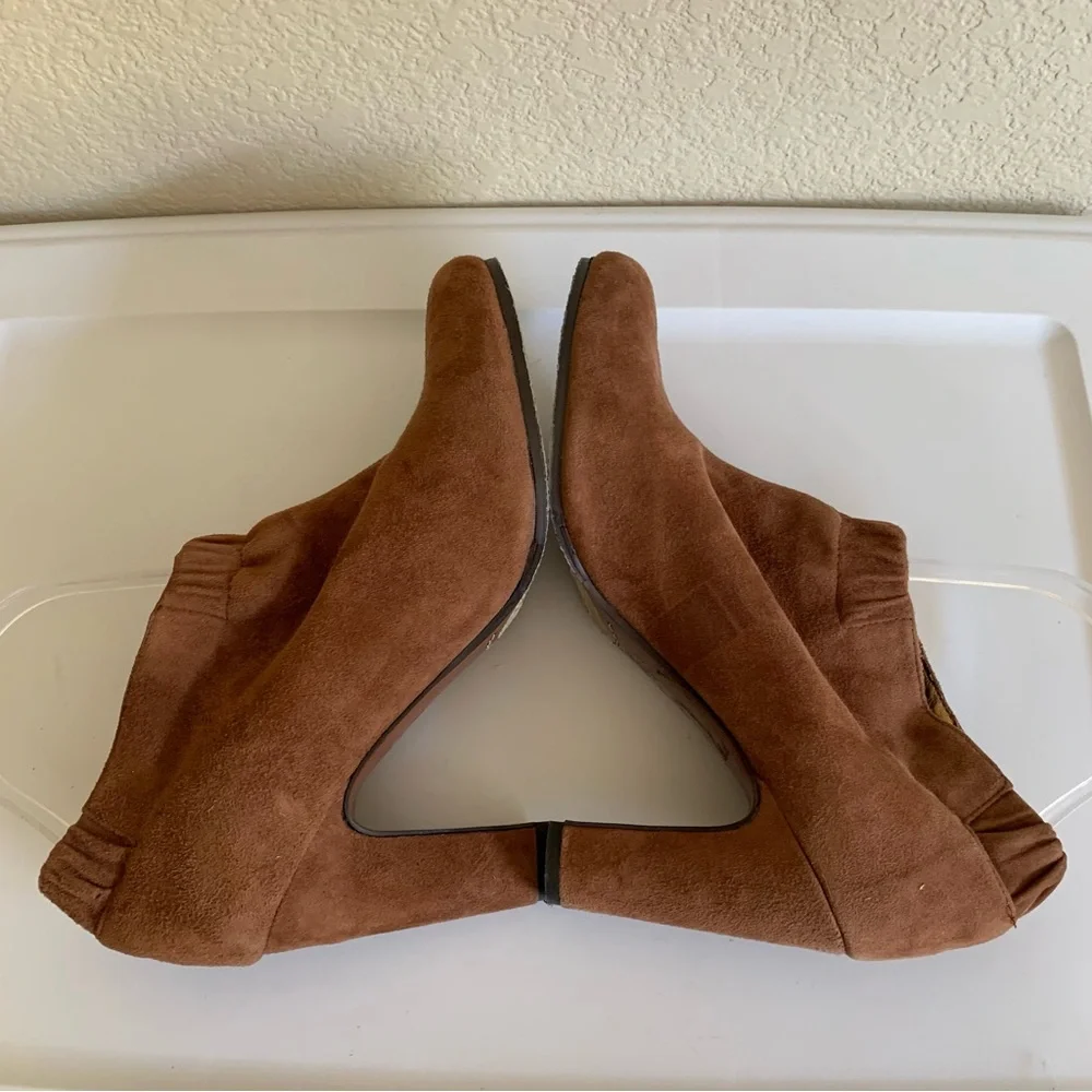Sam Edelman Brown Suede Leather Ankle Boots Closed Almond Toe Heeled Booties 9.5
